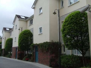 Deanshall Crosses Green